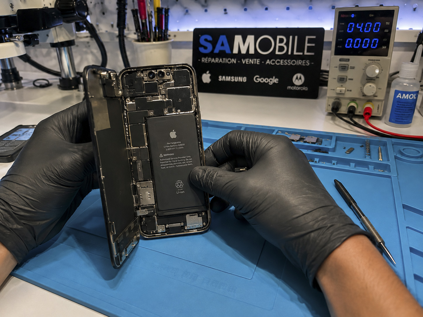 Remplacement de batterie de téléphone chez SAMOBILE